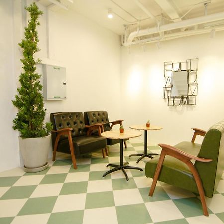 Folk Poshtel Asok Hostel Bangkok Exterior photo