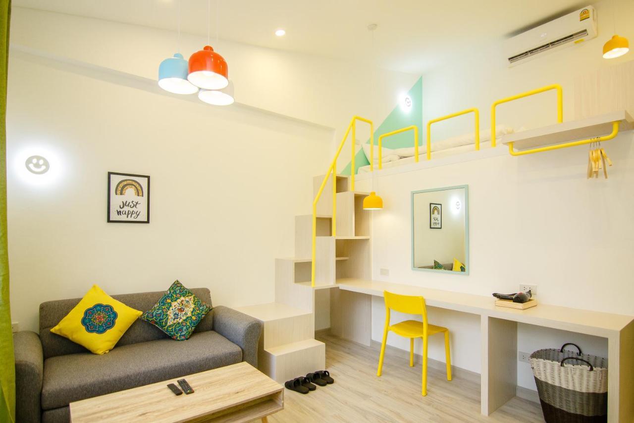 Folk Poshtel Asok Hostel Bangkok Exterior photo