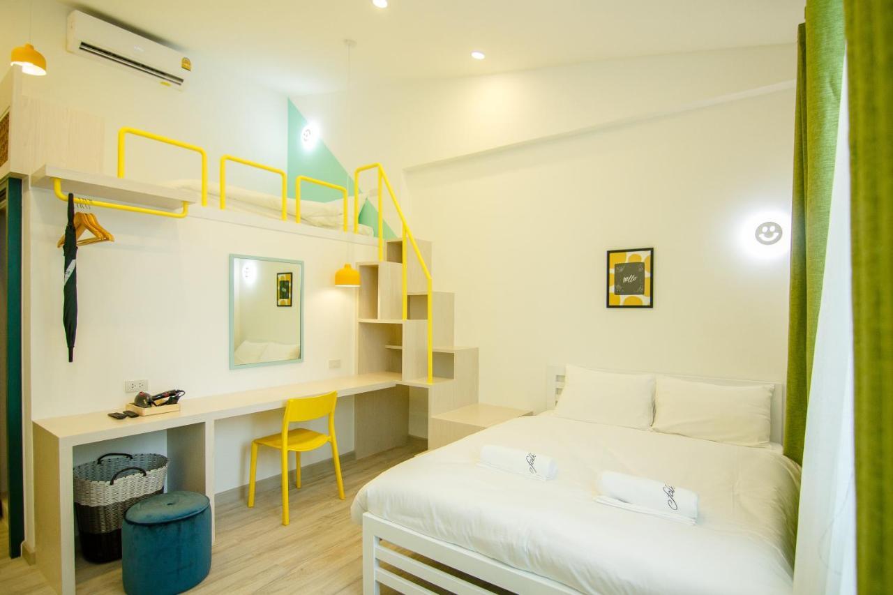 Folk Poshtel Asok Hostel Bangkok Exterior photo
