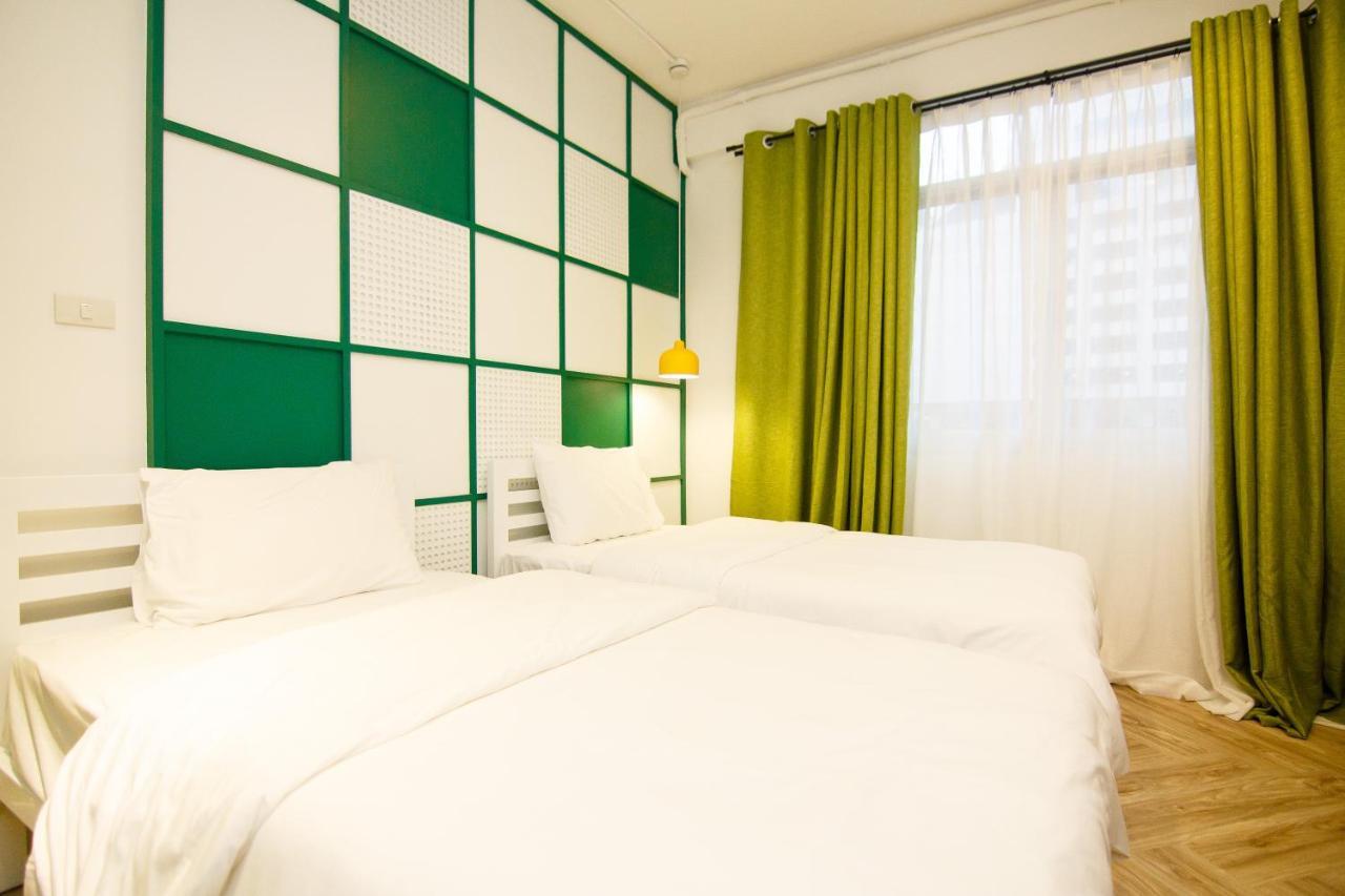 Folk Poshtel Asok Hostel Bangkok Exterior photo