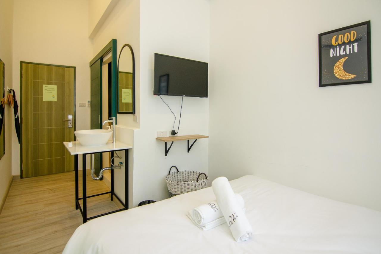 Folk Poshtel Asok Hostel Bangkok Exterior photo