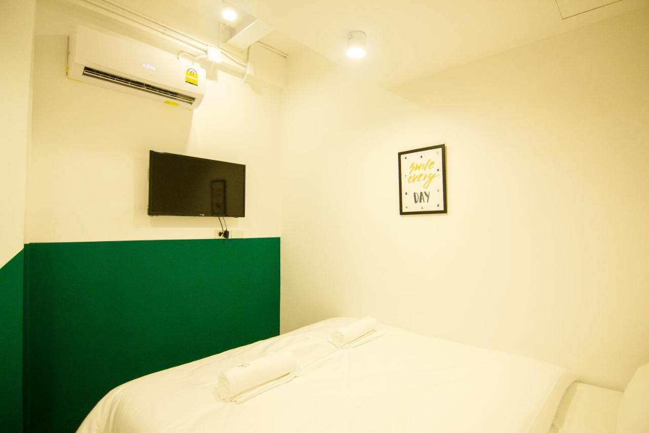 Folk Poshtel Asok Hostel Bangkok Exterior photo