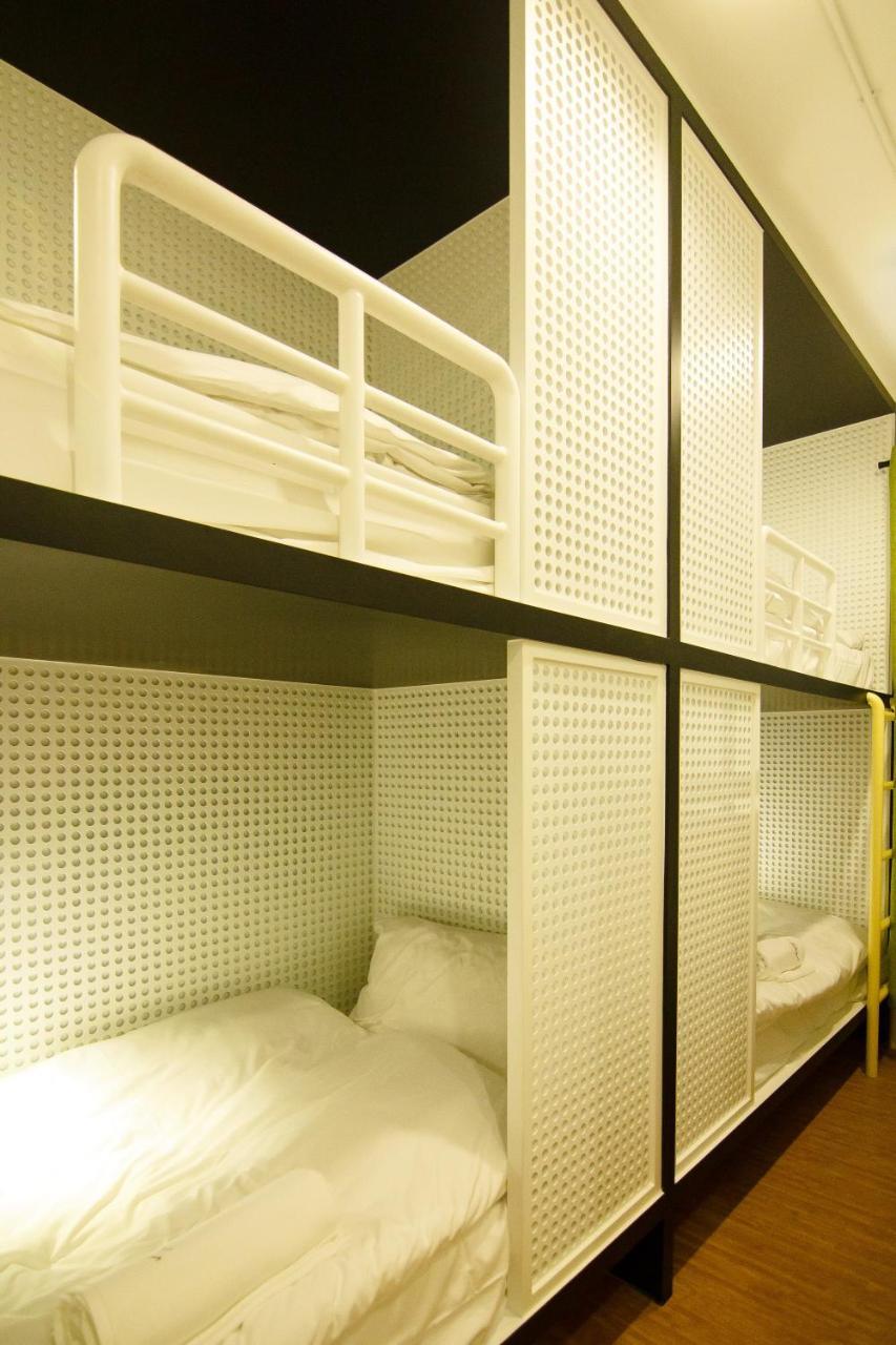 Folk Poshtel Asok Hostel Bangkok Exterior photo