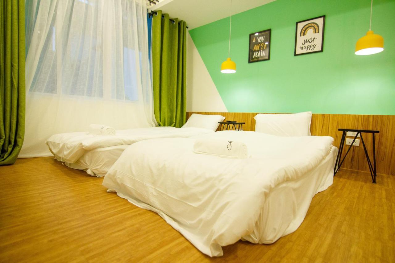 Folk Poshtel Asok Hostel Bangkok Exterior photo