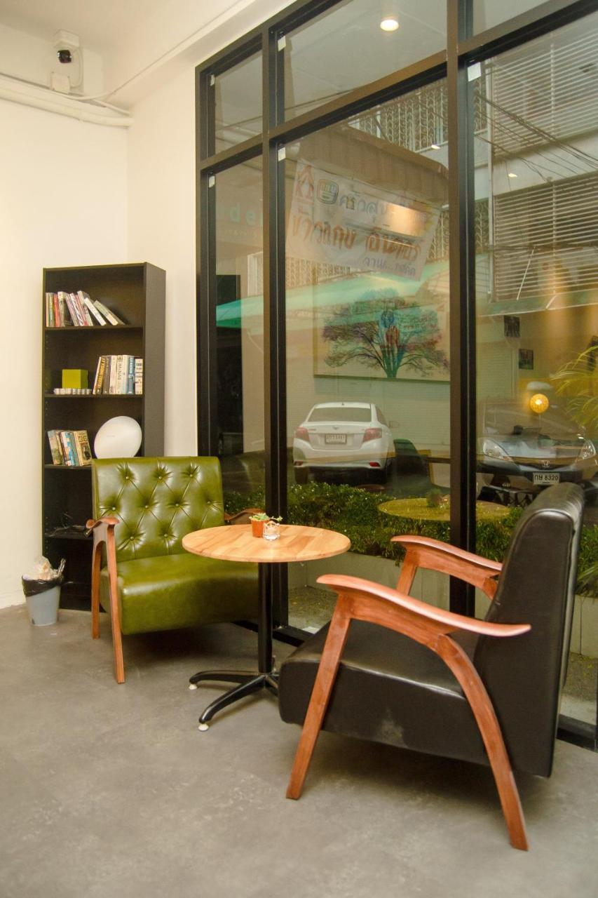 Folk Poshtel Asok Hostel Bangkok Exterior photo