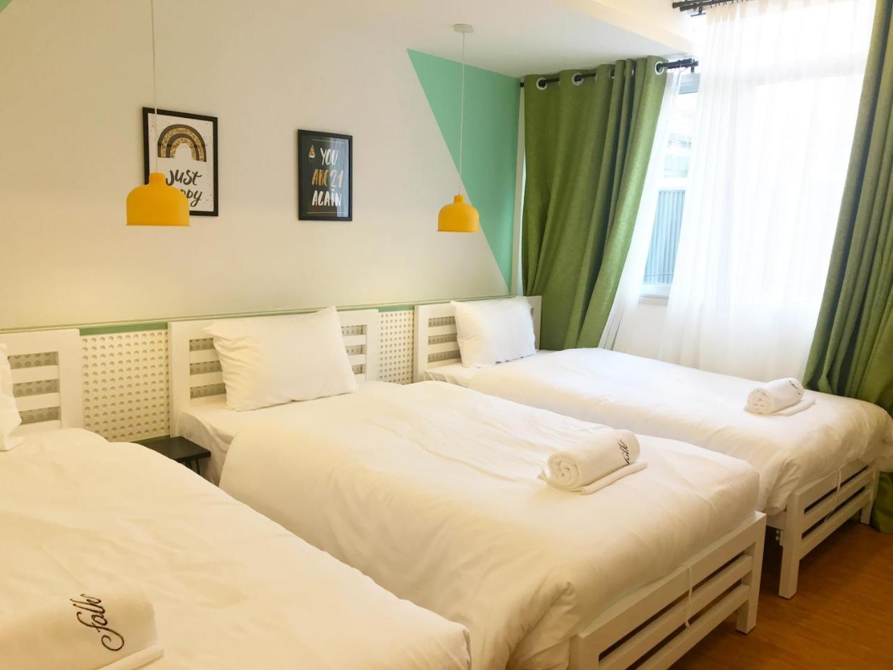 Folk Poshtel Asok Hostel Bangkok Exterior photo