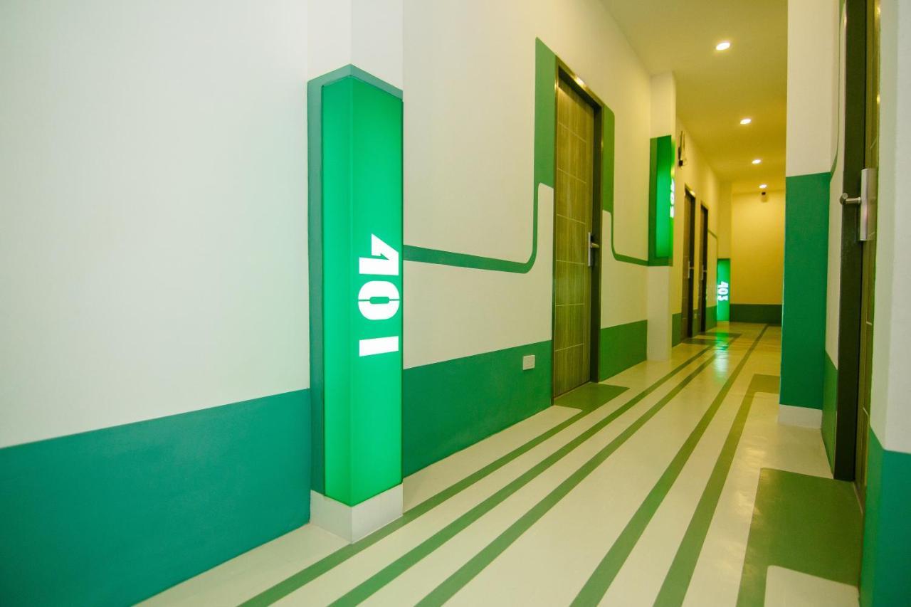 Folk Poshtel Asok Hostel Bangkok Exterior photo
