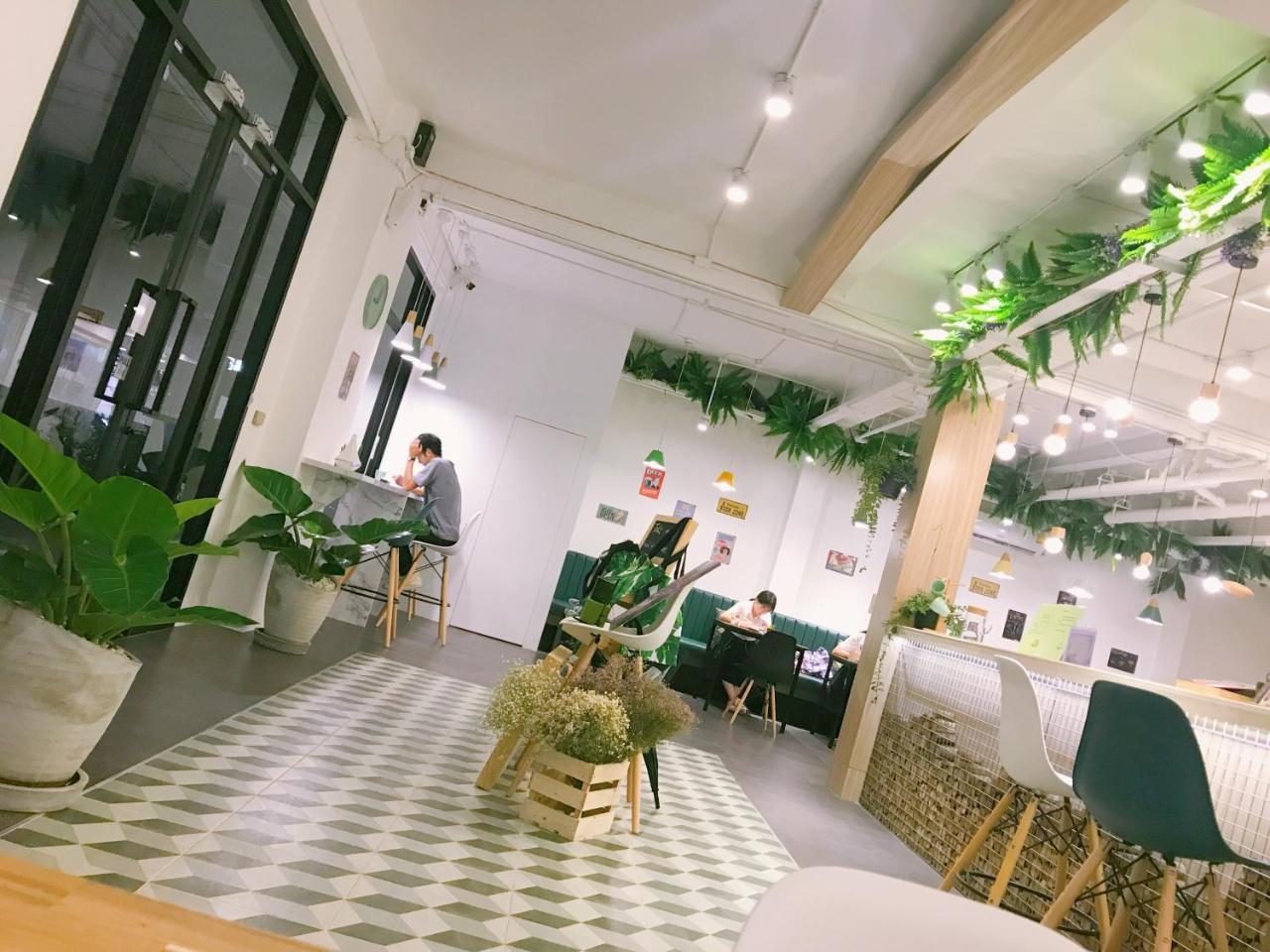 Folk Poshtel Asok Hostel Bangkok Exterior photo